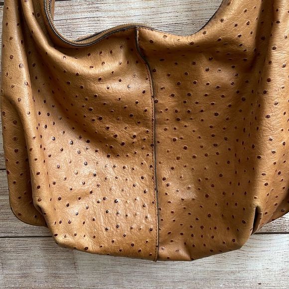 G.I.L.I. LARGE CROSSBODY IN TAN OSTRICH EMBOSSED LEATHER - Picture 3 of 8